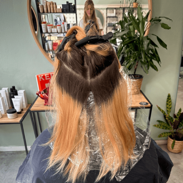 Elegante Haarfärbung mit natürlichen Highlights